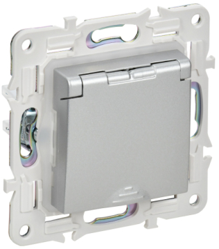 Розетка с крышкой 16А IP44 IEK SKANDY SK-R11S (серебряный) SK-R16-16-44-K23