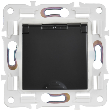 Розетка с крышкой 16А IP44 IEK SKANDY SK-R11Bl (черный) SK-R16-16-44-K02