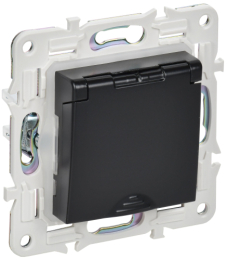 Розетка с крышкой 16А IP44 IEK SKANDY SK-R11Bl (черный) SK-R16-16-44-K02
