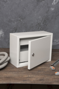 EKF Basic Щит распред. навесной ЩРН- 9 (220х300х120) IP31 mb21-9-bas