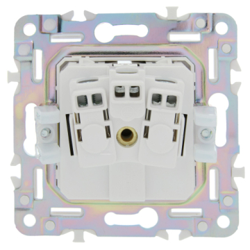 Розетка IEK SKANDY с заземлением со шторками 16А SK-R04Sh (шампань) SK-R14-16-K37