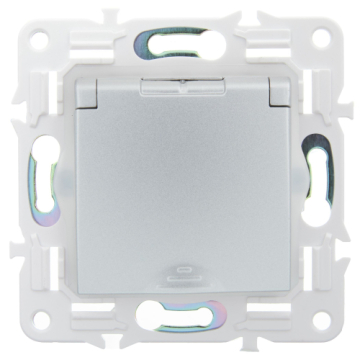 Розетка с крышкой 16А IP44 IEK SKANDY SK-R11S (серебряный) SK-R16-16-44-K23